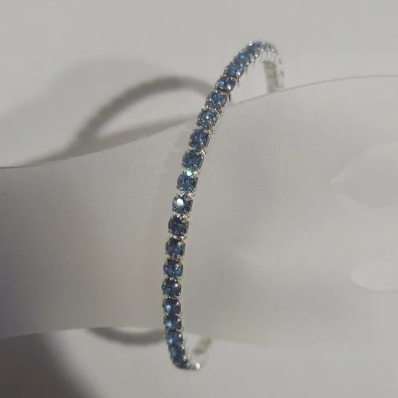 Elegant Silver tone Blue Color Stones Stretchy Bracelet Women's Fashion Jewelry - Picture 3 of 6